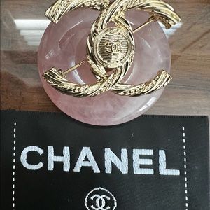 🌹CHANEL BROACH  🌹SEE PICS  🌹OPEN TO TRADE with reputable P♥️SH Seller